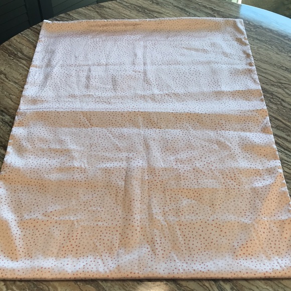 Kitsch Soft Satin polyester peach zippered pillow case in Microdot design EUC - Picture 5 of 6